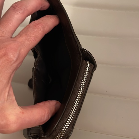 Coach signature wallet with zippered coin /card compartment - Picture 5 of 10